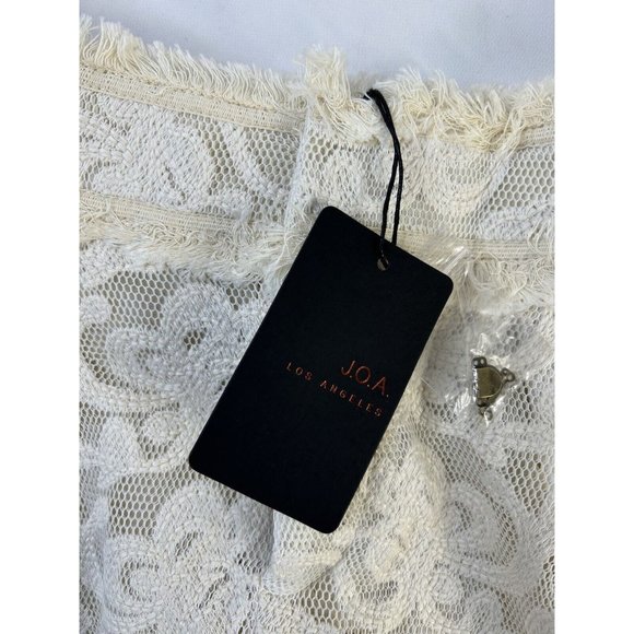 New J.O.A. Lace Fringe Hem Pleated Shorts Cream - Picture 6 of 9